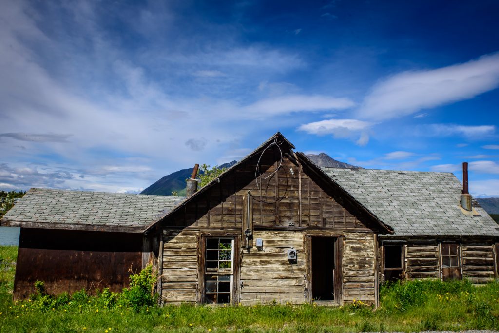 This handyman's special at Carcross, Yukon needs a little TLC. There are a number of these old cabins surviving from the Klondike era along the river. Carcross is an abbreviation of the original name Caribou Crossing. (Richard McGuire photo)