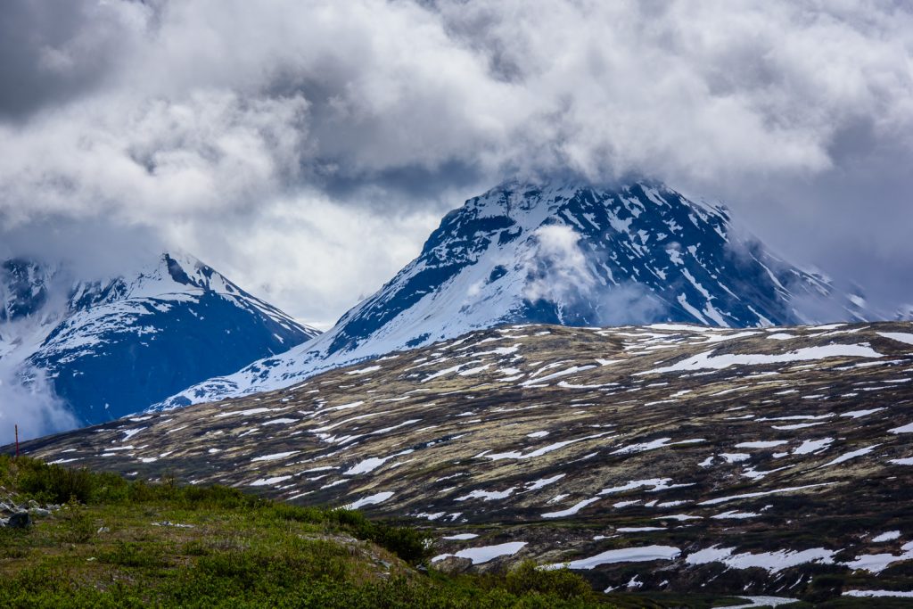Driving south on the Haines Highway from Haines Junction, the route passes into B.C. and skirts Tatshenshini Alsek Park. (Richard McGuire photo)