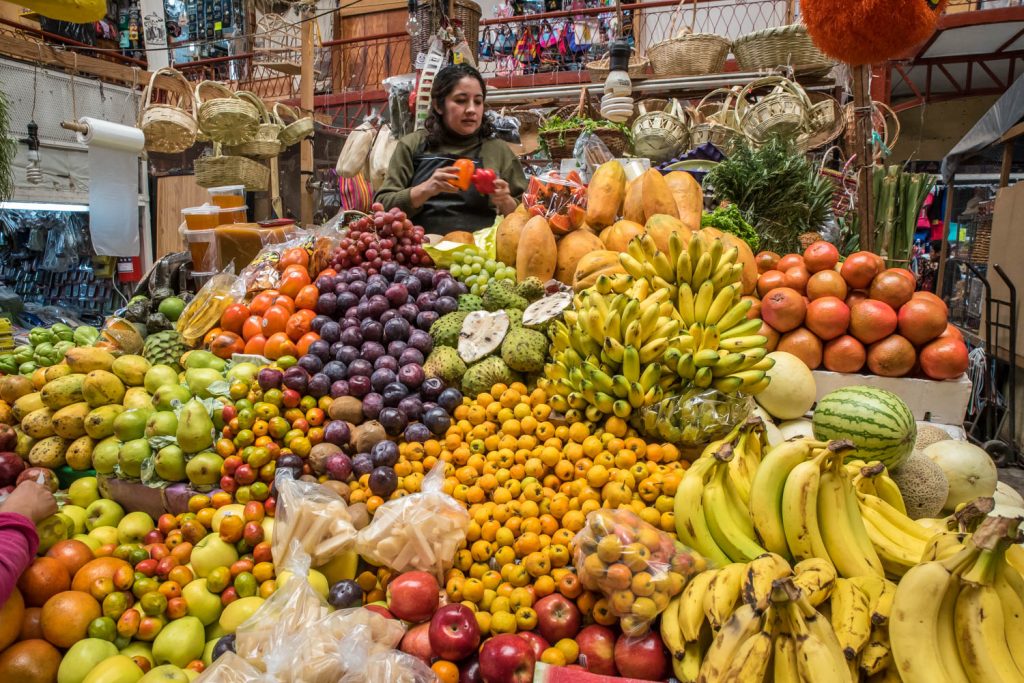 A fruit stand at Hidalgo Market in Guanajato sells a wide variety of Mexican fruits, plus some imported ones. I saw red delicious apples from Washington state. (Richard McGuire Photo)