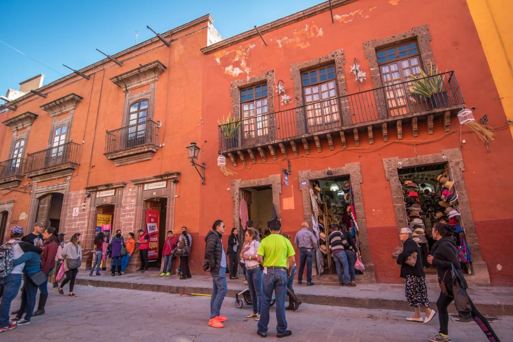 There were large crowds in the centre of San Miguel de Allende on the Nov. 20 holiday to celebrate the anniversary of the Mexican Rovolution. (Richard McGuire photo)